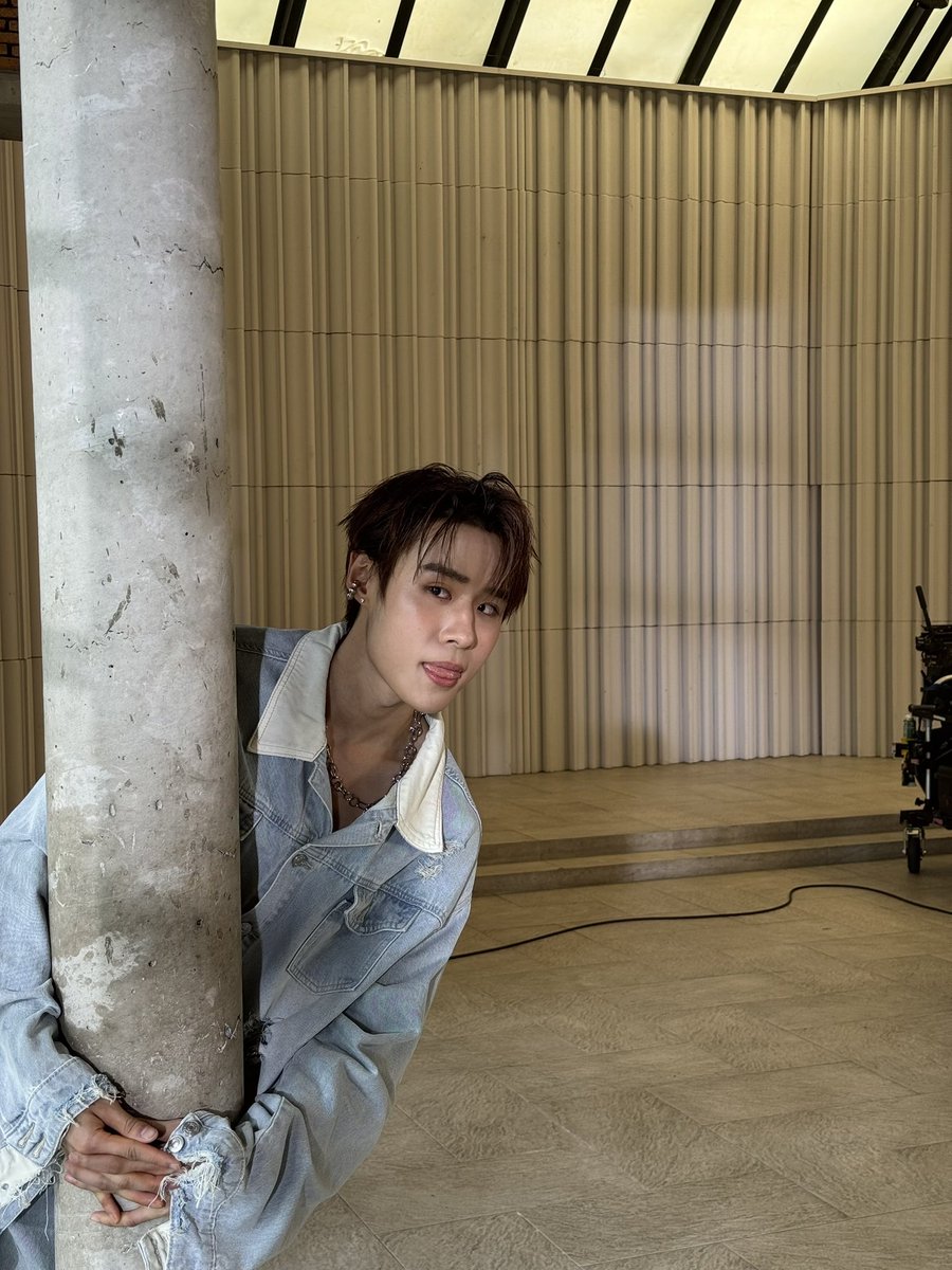 nnutdan's tweet image. กอดเสาร้องหั้ยแปปปปป🥹
#หน้าเบลอหลังชัด_LYKNmv 
#LYKN