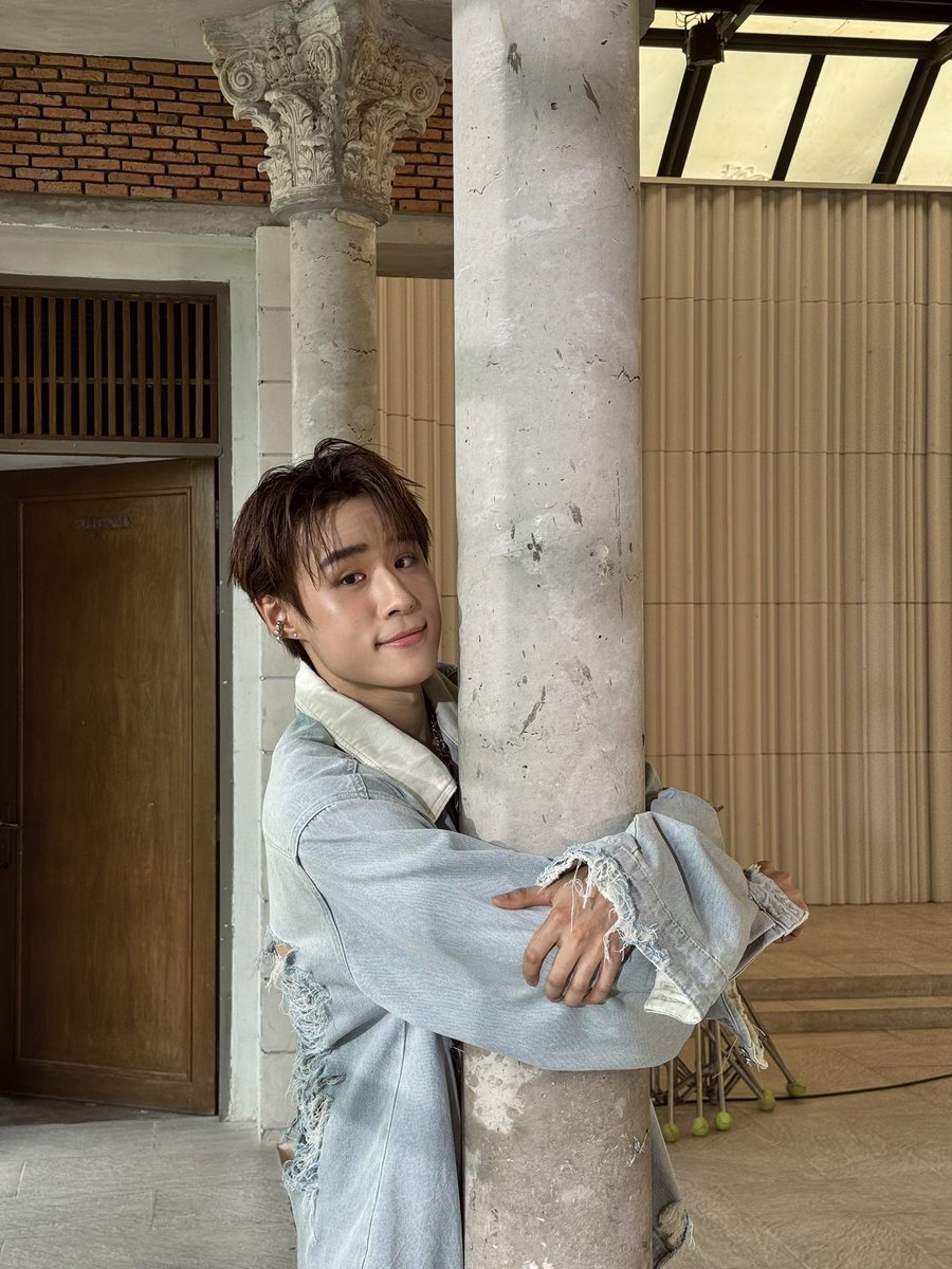 nnutdan's tweet image. กอดเสาร้องหั้ยแปปปปป🥹
#หน้าเบลอหลังชัด_LYKNmv 
#LYKN