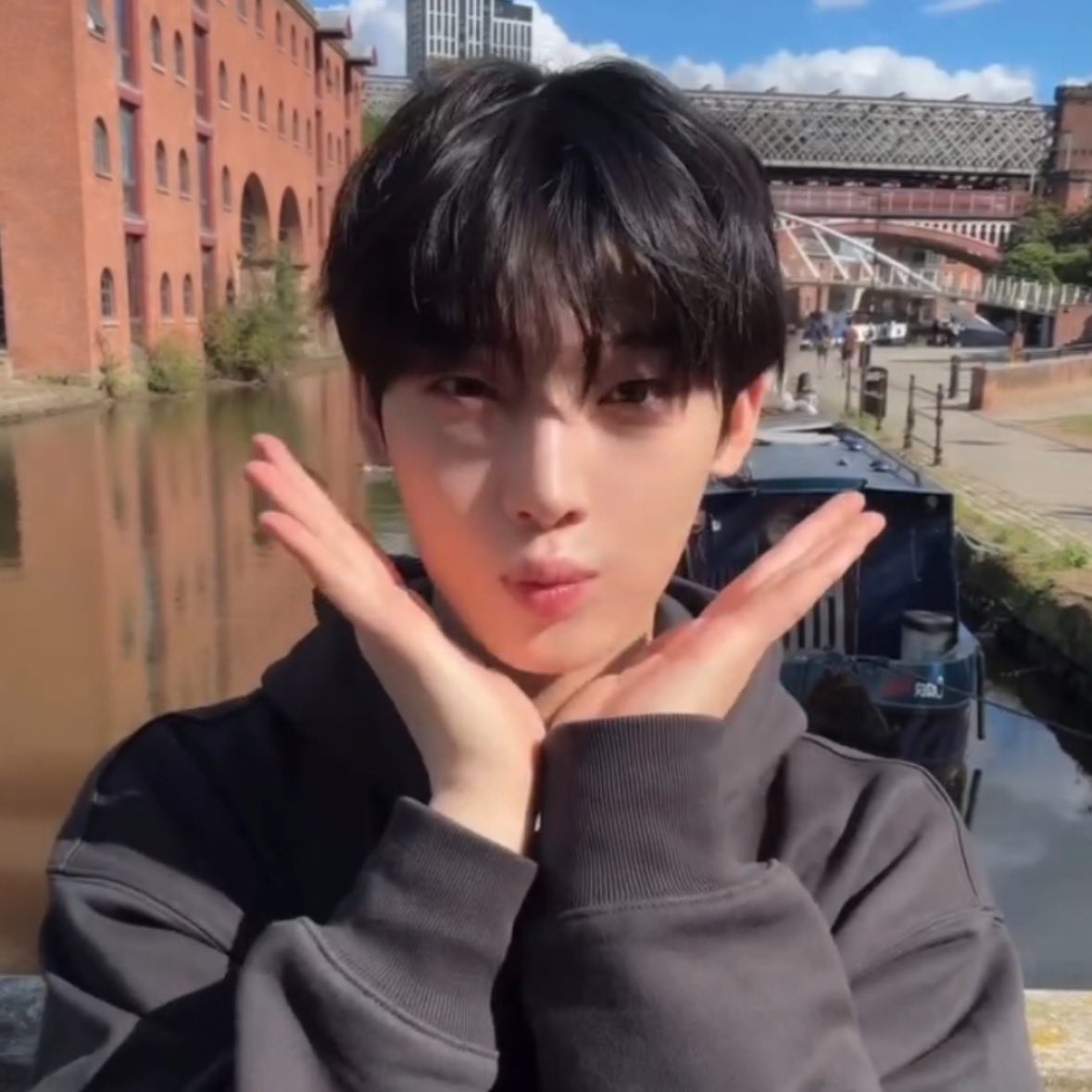 브브 tweet media