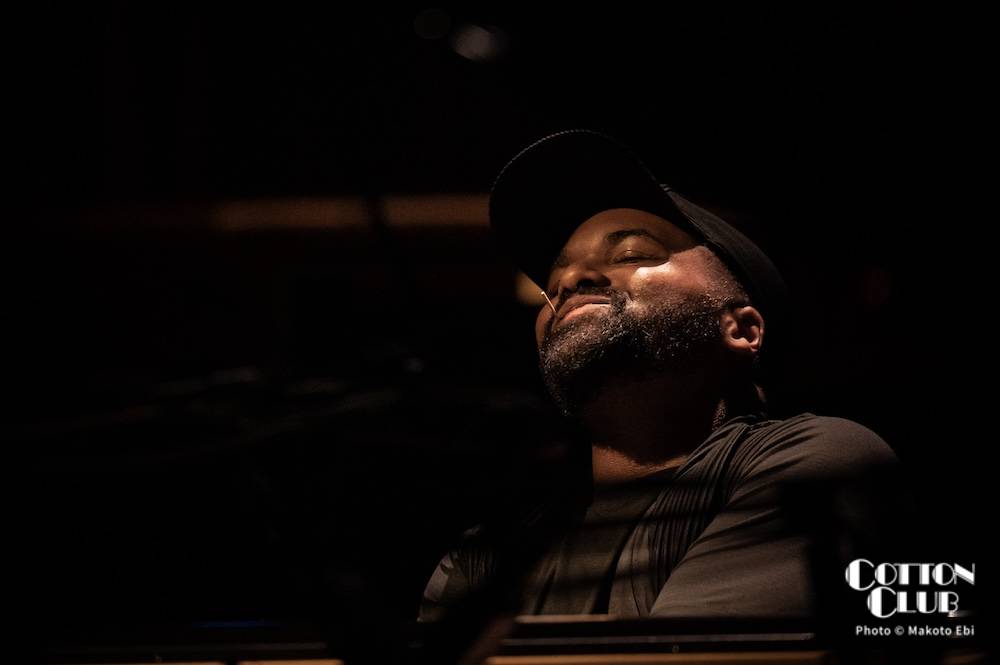 cottonclubjapan's tweet image. 【𝑳𝑰𝑽𝑬 𝑷𝑯𝑶𝑻𝑶📸】
SULLIVAN FORTNER
サリヴァン・フォートナー
- piano solo -
2025 8.19 tue.

全ライヴ写真はこちら▶︎x.gd/MTYZk
photo by Mokoto Ebi

&amp;lt;Member&amp;gt;
#SullivanFortner (p) / @sjfortner