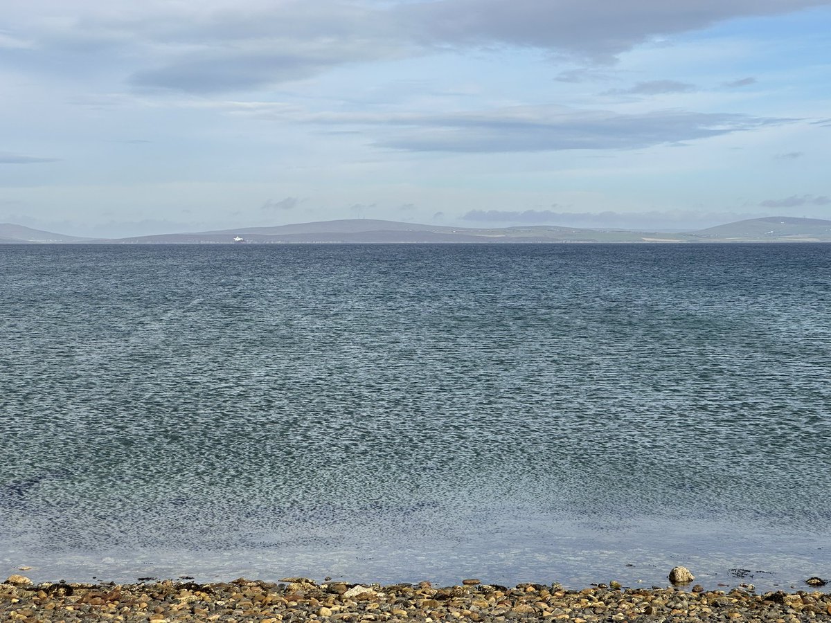 OrkneyUncovered's tweet image. Shoreline of Scapa Flow this morning. This was once home to the British Grand Fleet in WW I and Home Fleet in WW II.

#scapaflow #orkneyuncovered