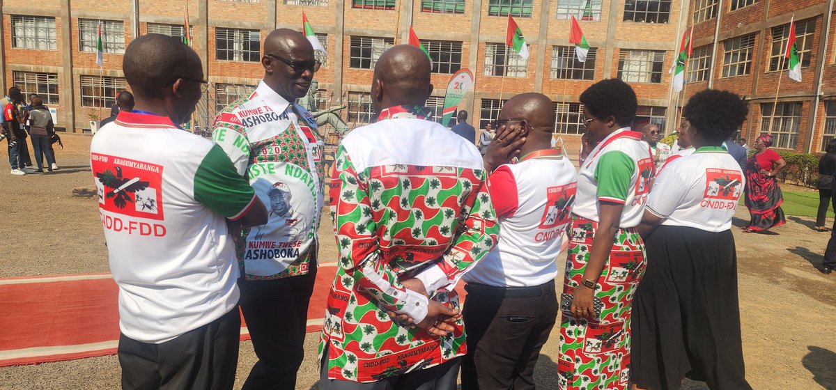 PeaceTanzania's tweet photo. Chama Tawala nchini Burundi @CnddFdd chajivunia matokeo chanya katika nyanja mbalimbali kijamii, kiuchumi na kiusalama. Katibu mkuu Ndg. @R_Ndikuriyo ataja mafanikio makubwa kikiadhimisha miaka 20 tangu @CnddFdd iliposhika Hatamu kuongoza @Burundi 2005. @GeneralNeva Akipongeza https://t.co/I7UwO9DuEe