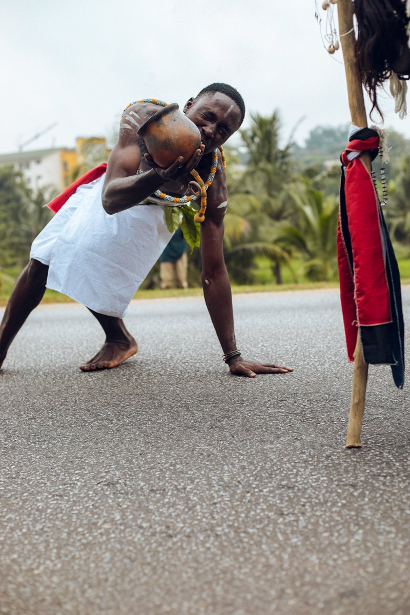 megborna's tweet photo. participants into new states of being. - Megborna ADEGBO Kalazɛ, 2025 
snippets of my MFA Thesis 

Here, witness my Agbashivie, Dreddy Disguise,  in this liminal threshold of self and possession during my DZOƉUƉU: Pathways Of Ancestral Fire, procession Performance Art that (2/3) https://t.co/WSDcWgyvnS