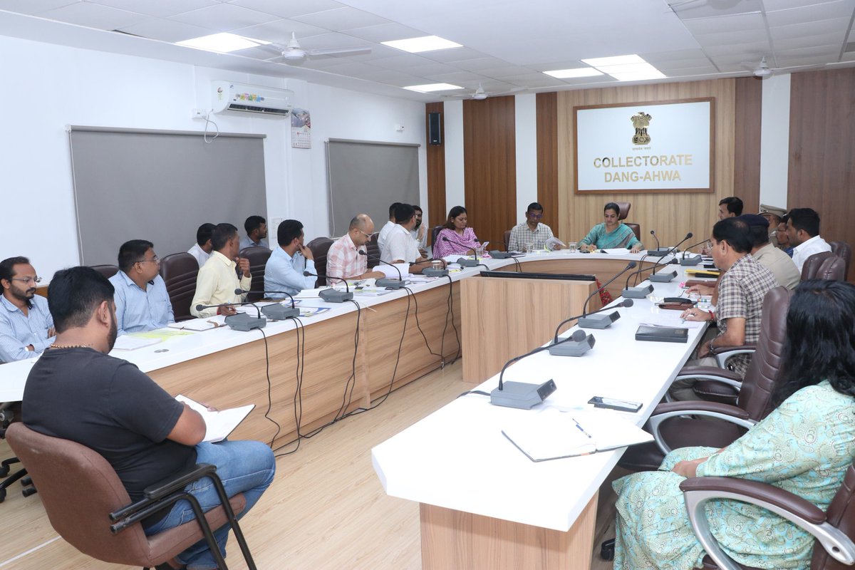 આજરોજ જિલ્લા સ્વાગત ફરીયાદ નિવારાણ કાર્યક્રમ યોજયો, જેમાં અરજદારો દ્વારા રજૂ કરવામાં આવેલ અરજીઓ અન્વયે સંબંધિત વિભાગોના અધિકારીશ્રીઓની ઉપસ્થિતિમાં હકારાત્મક નિકાલ કરવામાં આવ્યો.