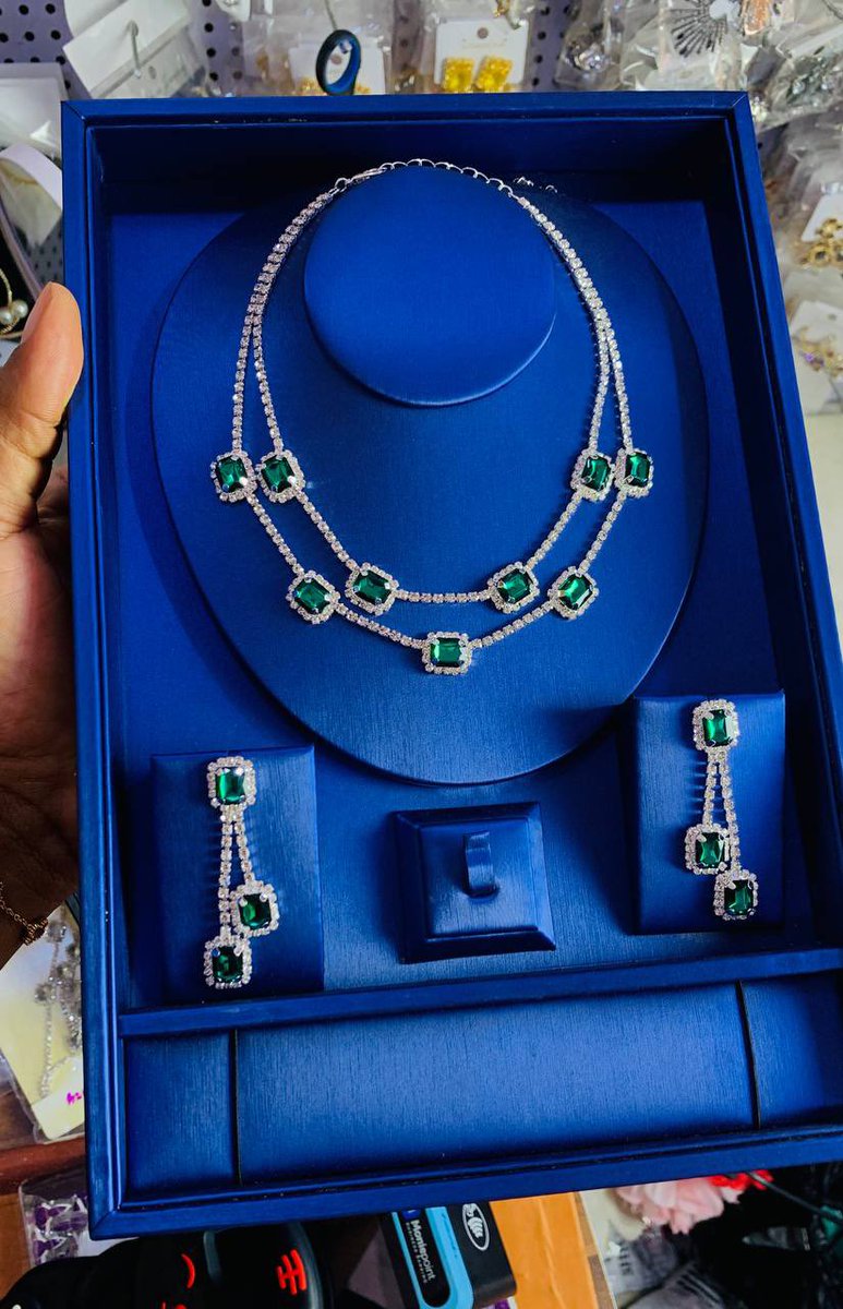 Female necklace set

Price🏷️:15000

Location 📍:Benin city

Delivery: Nationwide