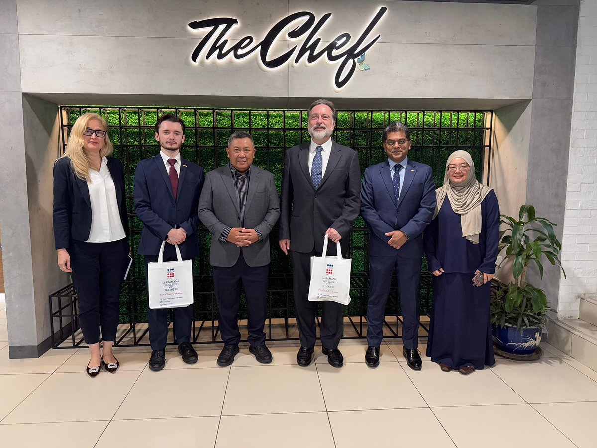 UKinBrunei's tweet photo. After a memorable graduation last week, we were grateful for @kenofl’s first visit to Laksamana College of Business. Fantastic example of 🇬🇧🇧🇳 collaboration through Kensington College of Business &amp; Abdul Razak Holdings, bringing top-quality 🇬🇧 education to 🇧🇳 https://t.co/CvuFg3jl3S