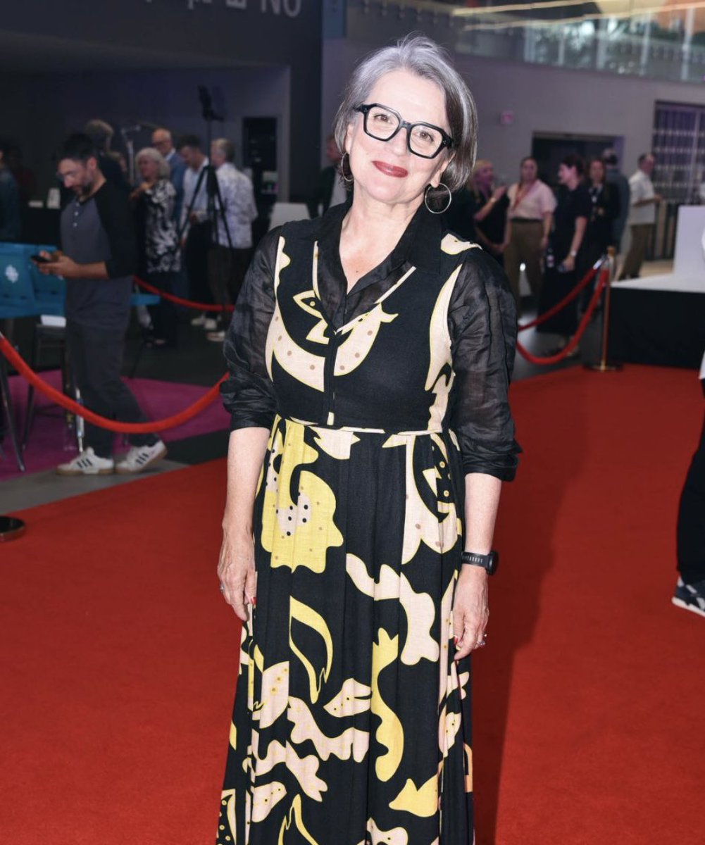 elle est trop belle ma bichette avec ses cheveux blancs et son carré😍