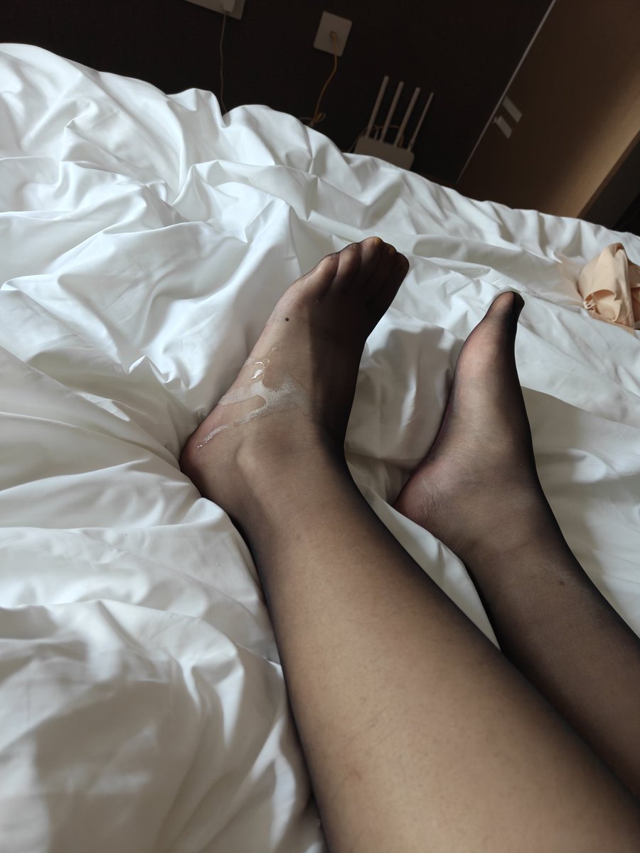 被射了一脚臭精
#男娘 #足交 #臭脚女王