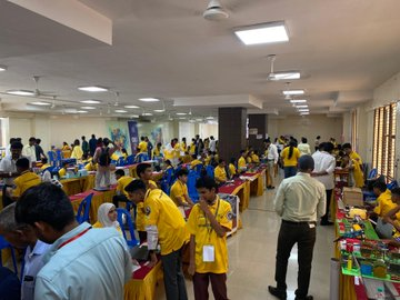 airnewsalerts's tweet image. Young students from #Kashmir to #Kanyakumari gather at Chennai on the occasion of #NationalSpaceDay to exhibit their inventions in various sectors. 

Dr.Srimathy Kesan, founder -CEO of Space Kidz India, inaugurates the exhibition.

The winners of the exhibition to be given a cash