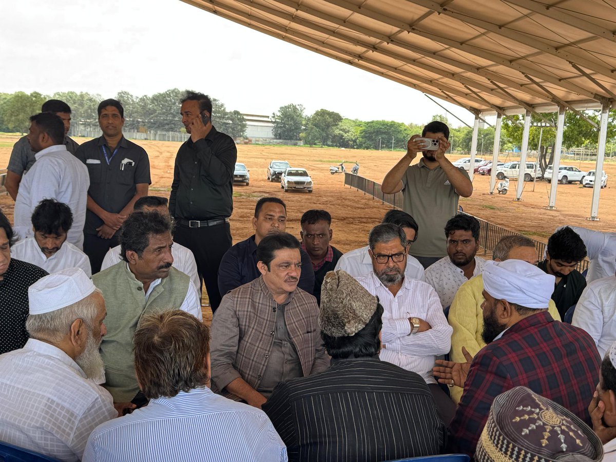 JMCBKarnataka's tweet photo. A review of the stage construction and preparations for the International Milad Conference, scheduled to be held on September 5 at Bangalore Palace Grounds, was carried out. Honorable Minister for Wakf and Housing B.Z Zameer Ahmed Khan , Haj Minister Rahim Khan. #Miladunnabiﷺ https://t.co/SYen1MNgm8