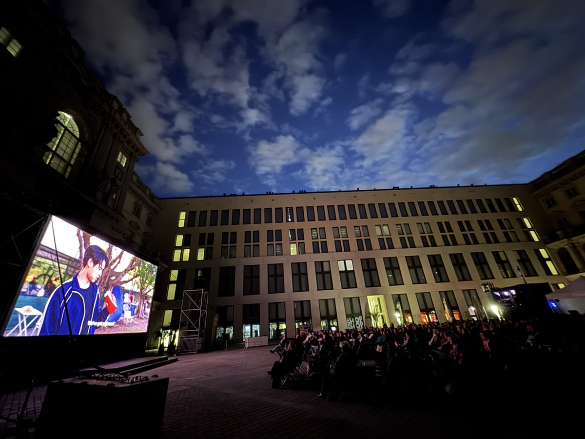 ThailandGermany's tweet photo. 🎬 On 25 Aug, the Royal Thai Embassy in Berlin joined the open-air screening of Thai horror-comedy “The Red Envelope” (ซองแดงแต่งผี) at Humboldt Forum’s Box Office Around the World Festival! https://t.co/4VehsIvJ6a