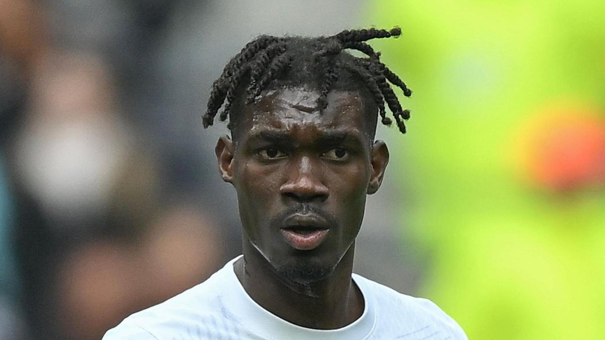 🟡🔴#Galatasaray'da, Yves Bissouma'nın transferi iptal olabilir. 
⁉️ #Galatasaray, oyuncunun olası fiziksel problemlerinden endişe duyuyor ve bu durum sürecin ilerlemesini ciddi şekilde yavaşlatıyor. Kulüp, hemen forma giyebilecek bir orta saha istiyor.   

[via <a href="/sachatavolieri/">Sacha Tavolieri</a>]