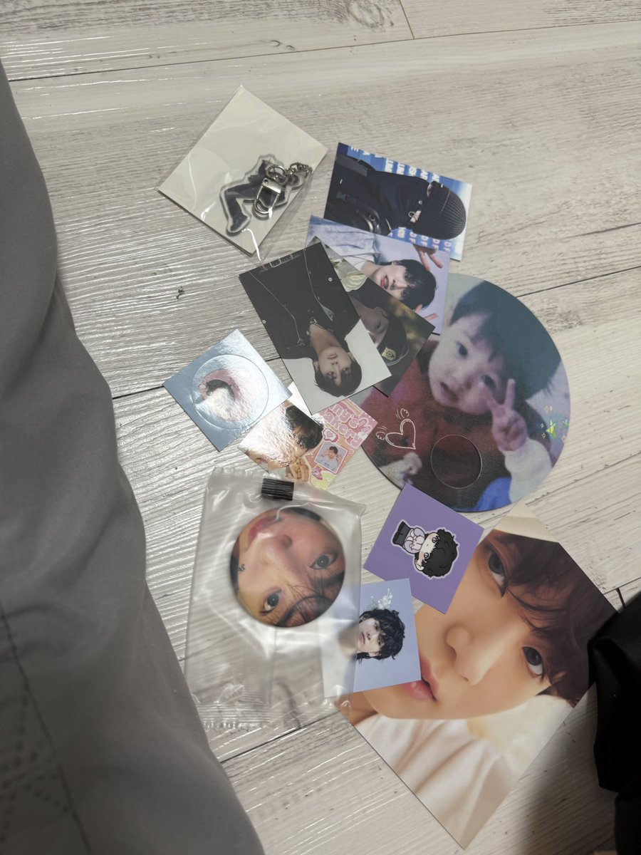 jk_ji03's tweet photo. #𝗕𝘂𝗻𝗻𝘆𝘀_𝗕𝗮𝗸𝗲𝗿𝘆
카페 핑크핑크한 분위기이고 럭드도 있어여
럭드로 아크릴키링 폴짝 정국 겟챠했습니다🙌
기본특전 1.0 럭드 0.3으로 하고있습니다! https://t.co/67d7zzkU0Y