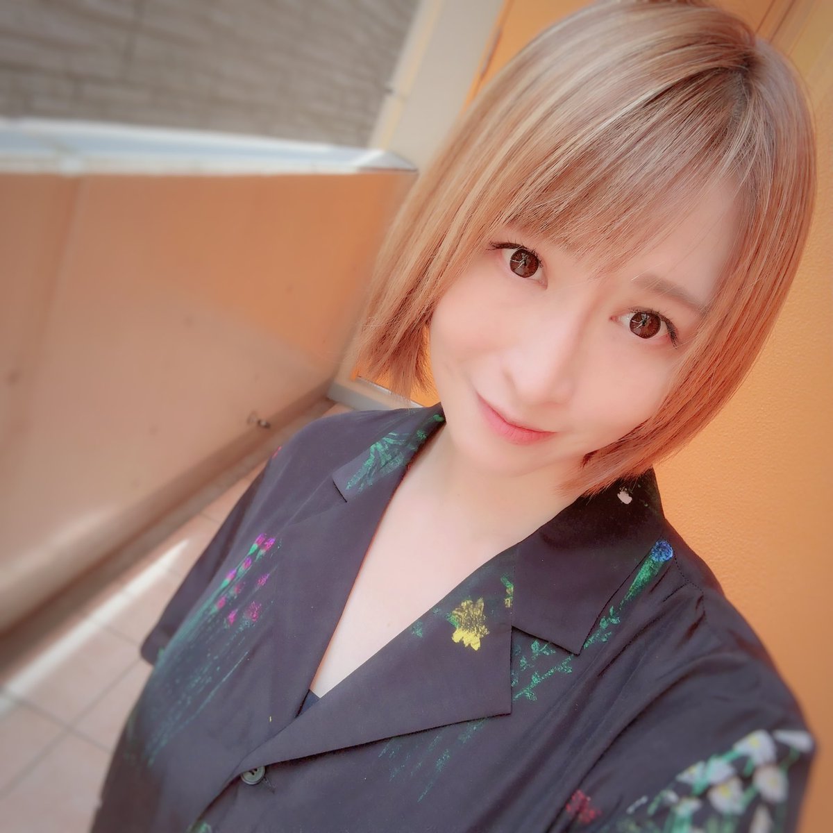 サカバンバスピス『CRIMES OF THE HEART』2日目終わりました〜！
今日の公演はマチネのみですが…これからお仕事〜💃
一度演ると脳がフル回転して変なテンションになりますが、心を落ち着けて…

髪の毛、実はパーマではなく、毎回自分で巻いてるんだ〜💫
アレンジ上手になりたいなぁ〜♡