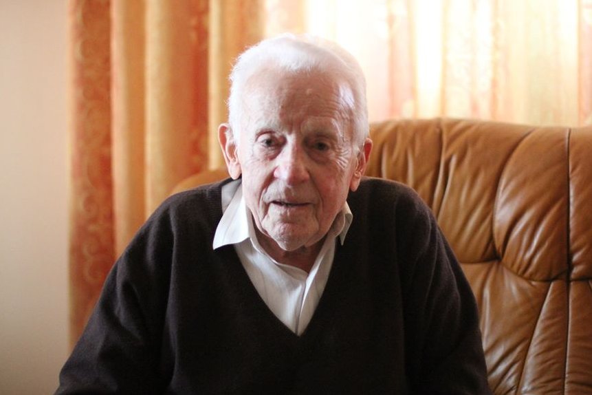 Une honte.  

Le maire LR de Saint Raphaël a retiré une stèle à la gloire de Léon Landini, résistant arrêté et torturé par la Gestapo de Klaus Barbie.  

C'est la première fois depuis 80 ans qu'une stèle en hommage à la résistance est déboulonnée en France.

Via <a href="/OuzouliasP/">Pierre Ouzoulias</a>