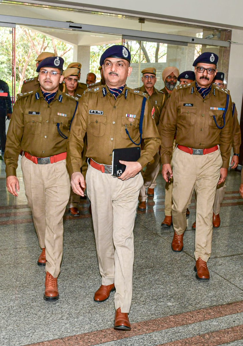 राजस्थान उच्च न्यायालय के ऐतिहासिक फैसले को ईमानदार बेरोजगार युवा अभ्यर्थियों की बड़ी जीत व पेपर लीक के मास्टरमाइंड के खात्मे की निशानी की पहचान के रूप में देखा जायेगा।

पेपर लीक मास्टरमाइंडों का खात्मा SOG का मतलब VK SINGH ✌️✌️