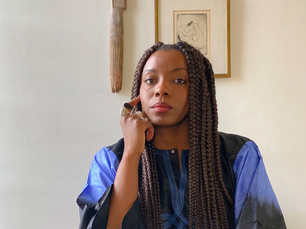 AMindaoudou's tweet image. À Dandaji, au #Niger, l’architecte Mariam Issoufou a conçu une bibliothèque, une mosquée, un marché... avec la terre du village. Plus qu’un projet : un chantier de transmission, où les artisans deviennent maîtres et inventeurs.
@mariamkmr