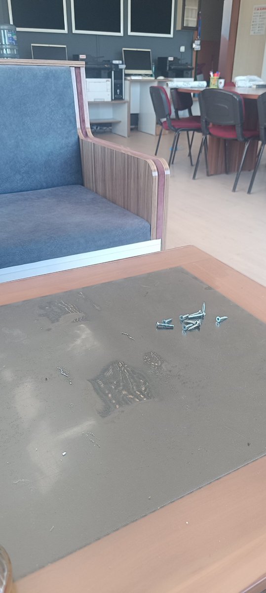 Boş işlerle ugramayin gelin panolari tutun vidalayayim😂