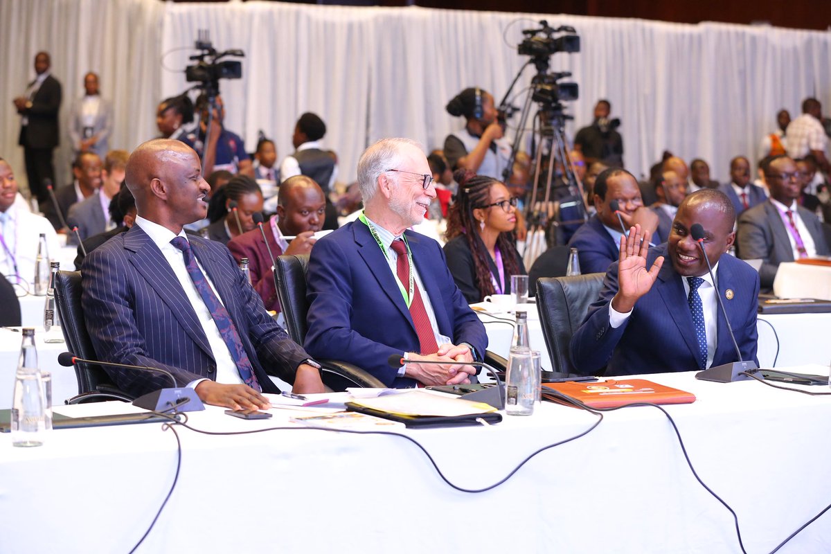 Uganda’s economy is on a strong path:
✅ Grew 6.3% in FY2024/25, above global and regional averages.
✅ Exports hit $10.6B, with coffee alone crossing $1B.
✅ <a href="/GovUganda/">Government of Uganda</a> Gov’t has invested over $3B in wealth creation (<a href="/Emyooga_Program/">Emyooga-Program</a>, <a href="/PDMSecretariat/">Parish Development Model</a> <a href="/UgGrowproject/">THE GROW PROJECT</a>,