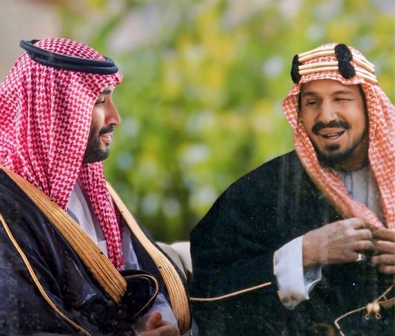 بين الماضي والحاضر🇸🇦

ذا ولد سلمان عزي
والعلم لأجلة يرزي
صيرمي وجده معزي
همته محدٍ وصلها
#السعودية_العظمى