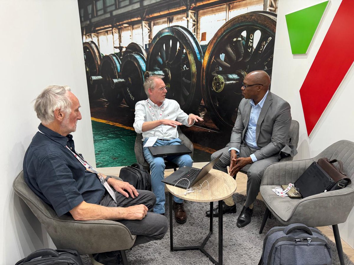 TE_Transnet's tweet photo. Day 2 at SARA where we continued to engage various stakeholders.
Our stand was also graced by the Honourable Assistant Minister, Keoagile Atamelang of the Ministry of Transport and Infrastructure - Botswana.
#transnetengineering
#reinventforgrowth
#think_te https://t.co/TU6sf4Do8X