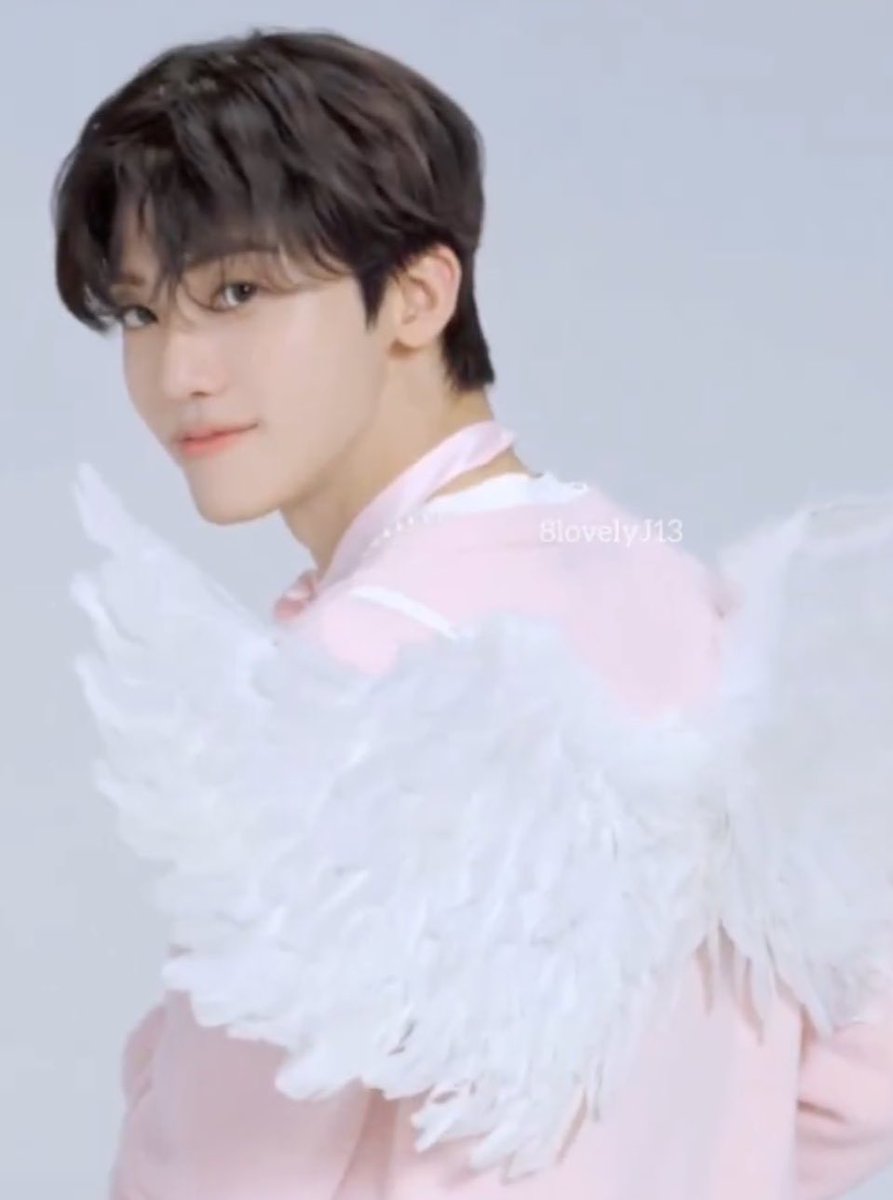 he's so pretty im crying