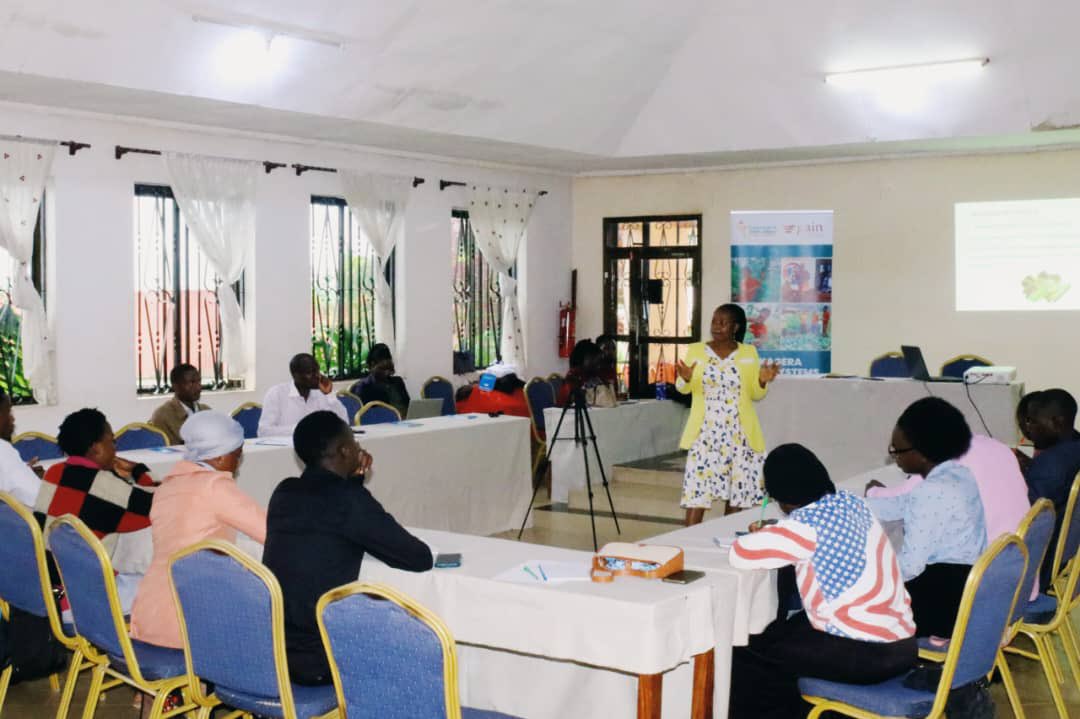 Vijana4Food's tweet photo. Youth power unlocked with Kagera FYSL.
These energetic youth dived into food systems and policy advocacy guided by the amazing government facilitators. From school meals to market safety we are now shaping the future for food systems.
#Vijana4Food #Act4Food #TYAFSMwanza https://t.co/iitnuZXFJI