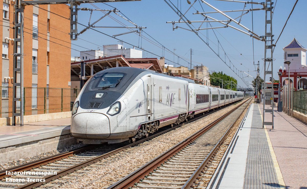 Renfe S106realizando servicio Ave pasando por Albuixech destino Gijón <a href="/Renfe/">Renfe</a> #renfe #photos #Railways