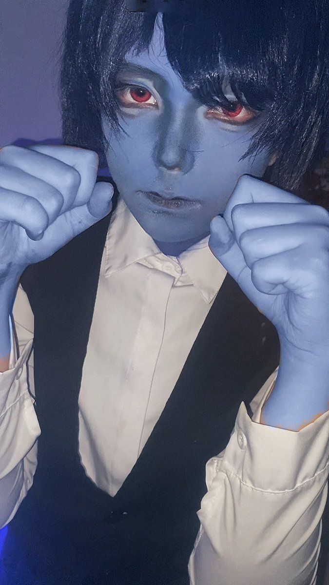 lingmenmenmen_'s tweet photo. Kris is in the third chapter! This set is so cute!#deltarune #kris #cosplay https://t.co/TtSdegFEgC
