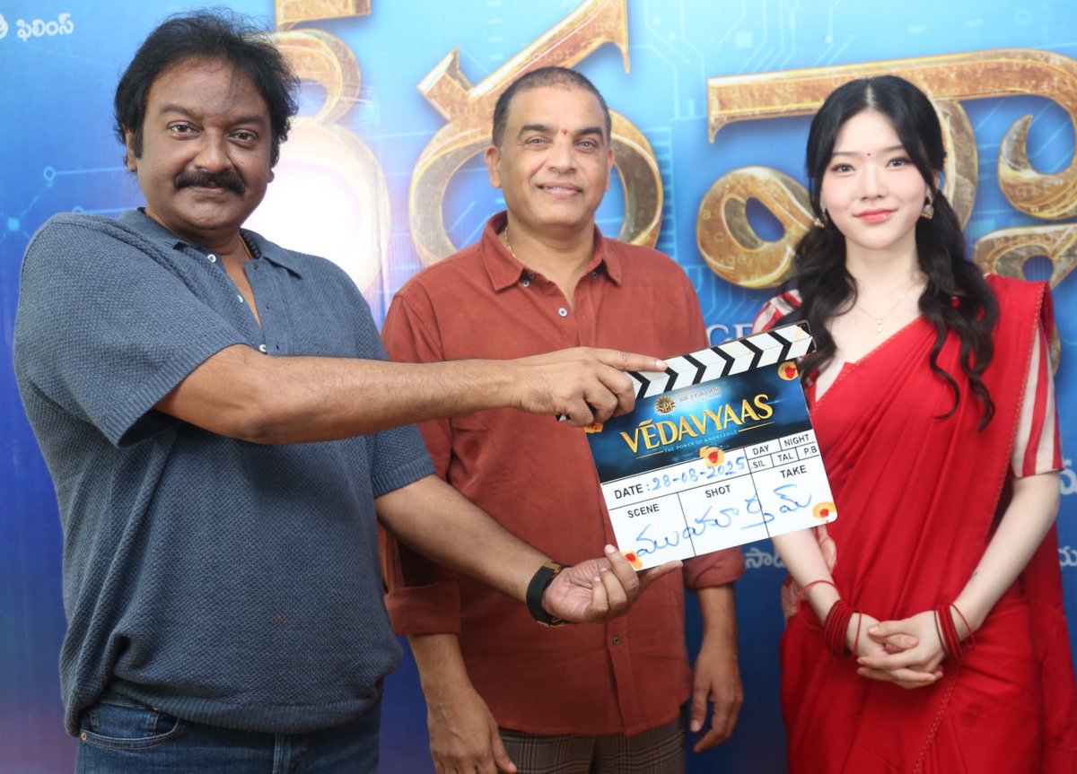 DarlingFanV's tweet image. A new cinematic chapter opens! #Svkrishnareddy garu’s upcoming film #Vedavyaas officially launched with a divine pooja ceremony at Annapurna Studios 🎬✨

#th #SVK43 #SPFilms 
#VedaVyaasmovie @ChotaKPrasad
  #medpatisrinivasreddy 
@murthymallala