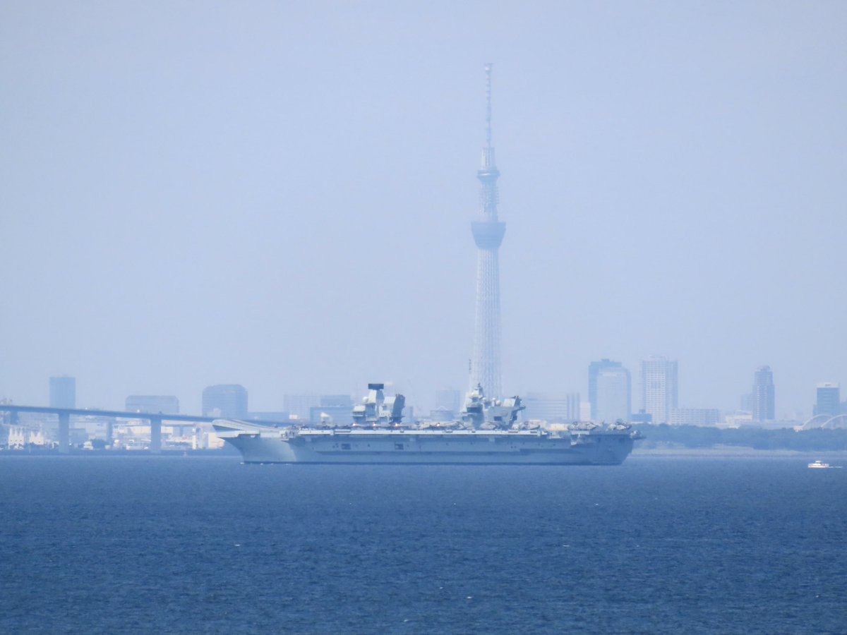 2025/08/28
イギリス海軍
空母プリンス・オブ・ウェールズ

横須賀に寄港していた空母が東京港へ！今回は海ほたるから、横浜・東京・千葉をバックに撮影しました。