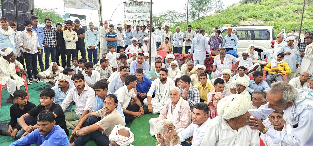 आज संसदीय क्षेत्र के जाजैकलां में खादरसा महाराज के विशाल भंडारे में  शामिल हुआ।
इस मौक़े पर उपस्थित बड़े-बुजुर्गों का आशीर्वाद लेकर खादरसा महाराज से क्षेत्र में ख़ुशहाली की कामना की।
#JaipurRural #AnilChopra