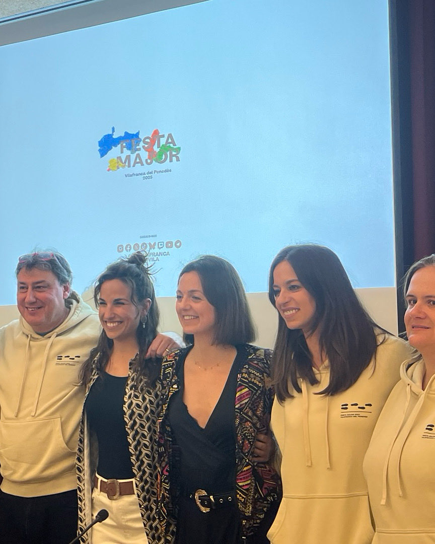 Sasovi's tweet photo. Avui en cor i ànima amb elles, les pregoneres ⁦⁦@gemmamuray2⁩ i ⁦@clarasoler⁩ ; i amb les administradores i administradors de la FM 2025 de Vilafranca del Penedès. https://t.co/fx5hxMWeqG