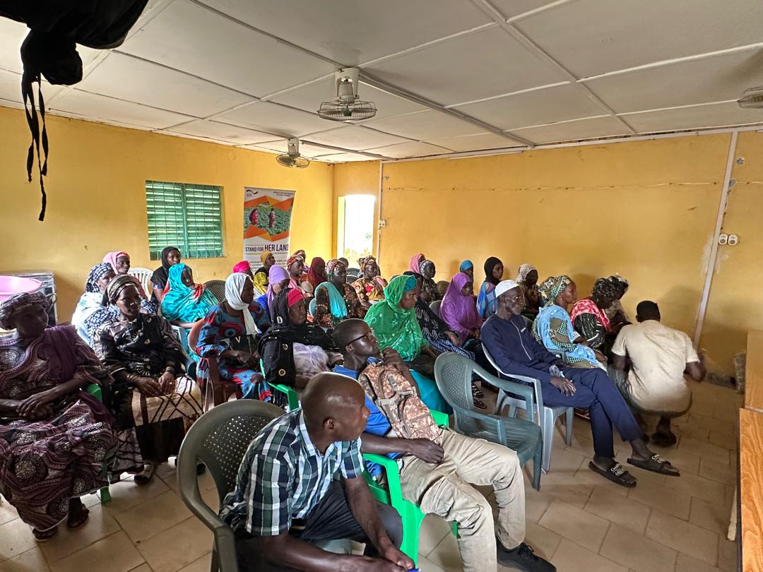 🌍 Plus de 2000 km parcourus pour amplifier la voix des #FemmesRurales !

Du 17 au 23 août 2025, #Stand4HerLandSN a conduit une mission terrain.

Objectif : sécuriser l’accès des #femmes à la #terre. ✊🏾🌱