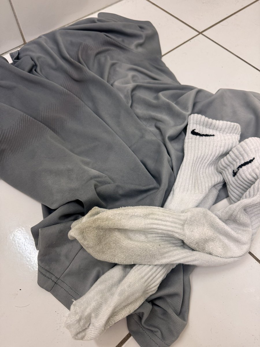 Dripping in alpha sweat after my run. Socks soaked… who dares to face it?

Just give in. Submit.

#Findom #Cashmaster