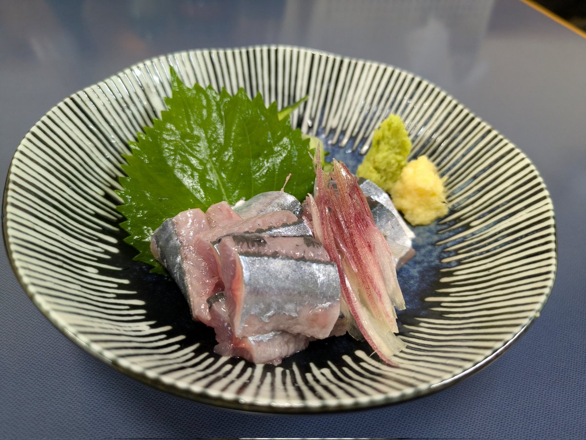 fujiikecom's tweet photo. 新サンマ入荷しました!!🍺😆

今年の秋刀魚は、ここ数年と比べ、身もしっかりしておすすめですよー🍁
お刺身、塩焼き、どちらもお楽しみいただけます

#新サンマ　#ふじ池　#居酒屋　
#平和島
#サッポロ赤星瓶ビール　#秋の味覚 https://t.co/PxmXlBLjDZ