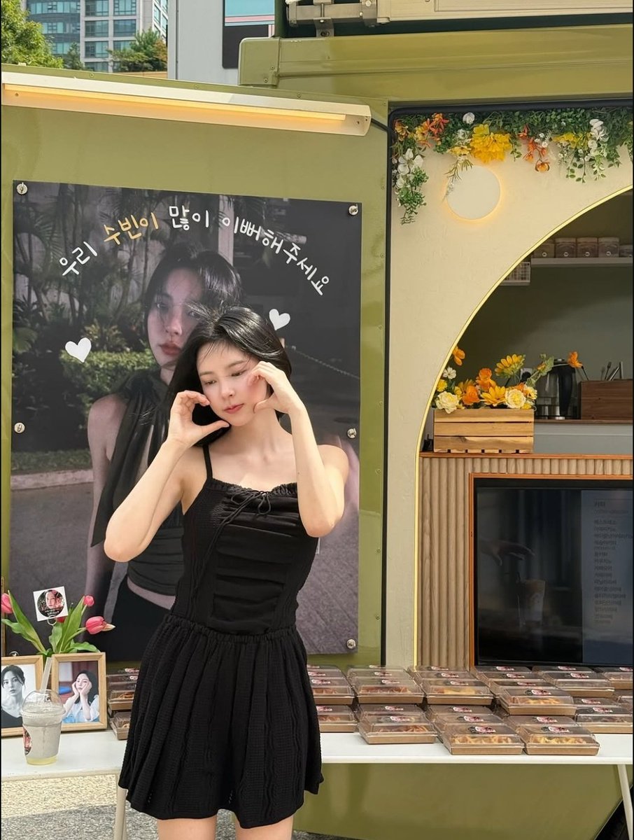 the9596_'s tweet image. 250828 xinsooo instagram update!🐈‍⬛✨

"last summer, i'm so so so happy!"

#SHINSUHYUN #신수현 #xinsooo