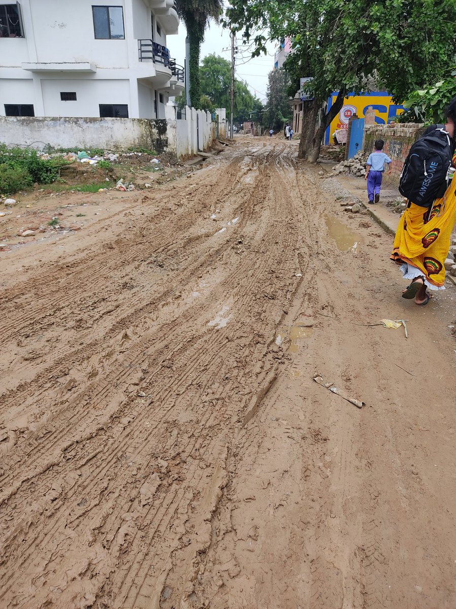 Harsh9451's tweet photo. This is the status of #Gitavihar colony Lucknow, please take urgent action it.
This is not a capital that should look like. https://t.co/xUu1wytyCs