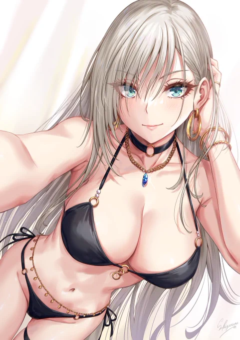 自撮り水着銀髪お姉さん