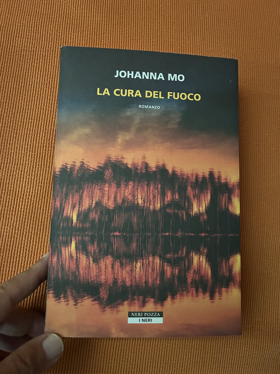 Marco Piva (@pivacorpifreddi) on Twitter photo La serie #olandsbrotten della scrittrice scandinava #johannamo arriva al suo terzo capitolo per <a href="/NeriPozza/">Neri Pozza</a> - questa volta #hannaduncker torna a scavare nel passato: uno scheletro nel bosco riapre un caso del 1999 - #corpifreddi #follipergialli #coldcase #ineri #giallosvedese La serie #olandsbrotten della scrittrice scandinava #johannamo arriva al suo terzo capitolo per <a href="/NeriPozza/">Neri Pozza</a> - questa volta #hannaduncker torna a scavare nel passato: uno scheletro nel bosco riapre un caso del 1999 - #corpifreddi #follipergialli #coldcase #ineri #giallosvedese