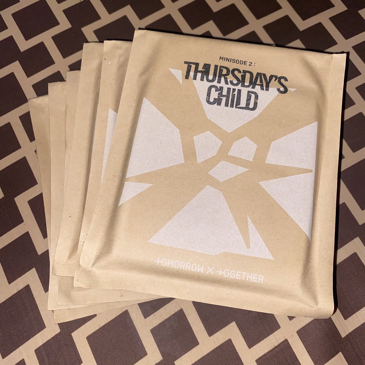 BUD0LRIYA's tweet photo. ꒰ wts lfb ph ꒱ help rt!

txt minisode 2: thursday's child album tear unsealed (complete inclu)
⤷ 400 ea (350 payo)
⤷ onhand
⤷ free a:sm ph &amp; a:p sg confettis ◡̈

check alt for avail sets

𖥻 tomorrow x together txt soobin yeonjun beomgyu taehyun huening kai minisode 2 tear https://t.co/vuOAF4akmV