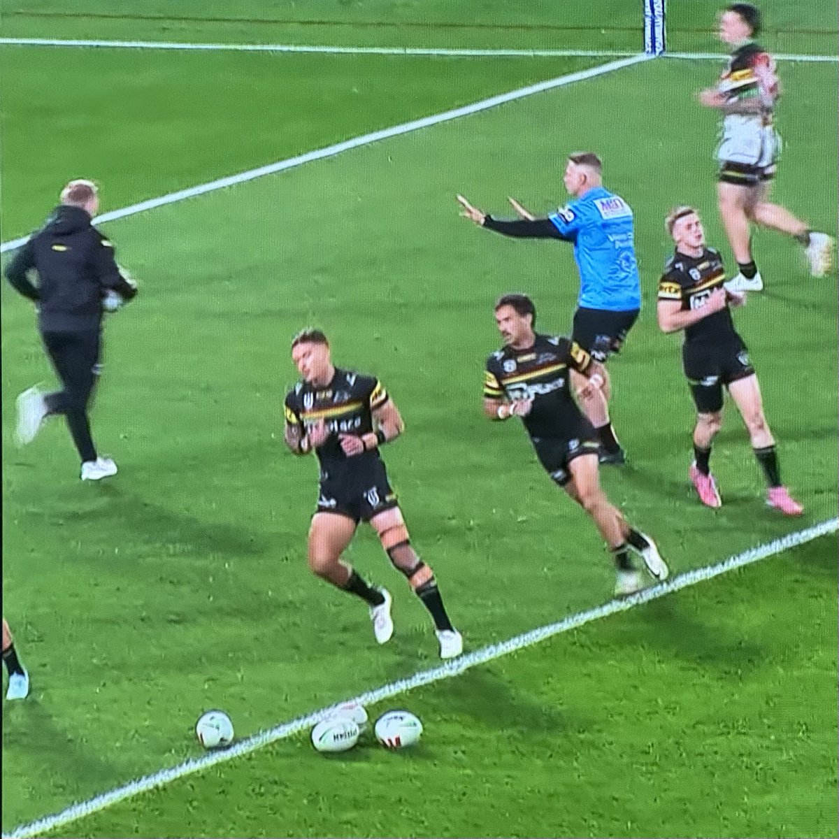 It has been confirmed that Penrith are playing their second string trainers this evening. Mainly due to the suspension of their primary coloured on field assistants.