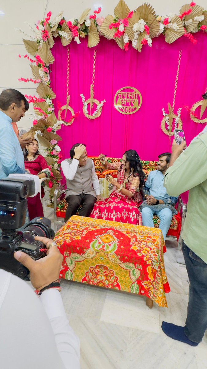 DaxeshMavani's tweet image. આજરોજ પર્યુષણ મહાપર્વમાં આરાધના કરી તેમા મહામૃત્યુંજય મહાતપ (30 ઉપવાસ) ના તપસ્વી પ્રિયલબેન શાહનાં પારણાં પ્રસંગે ઉપસ્થિત રહીને પારણાં કરાવ્યા. 

આ પ્રસંગે રમેશભાઈ બોરડ, દિવ્યેશભાઈ મહેતા પણ ઉપસ્થિત રહ્યા.
#paryushanmahaparva