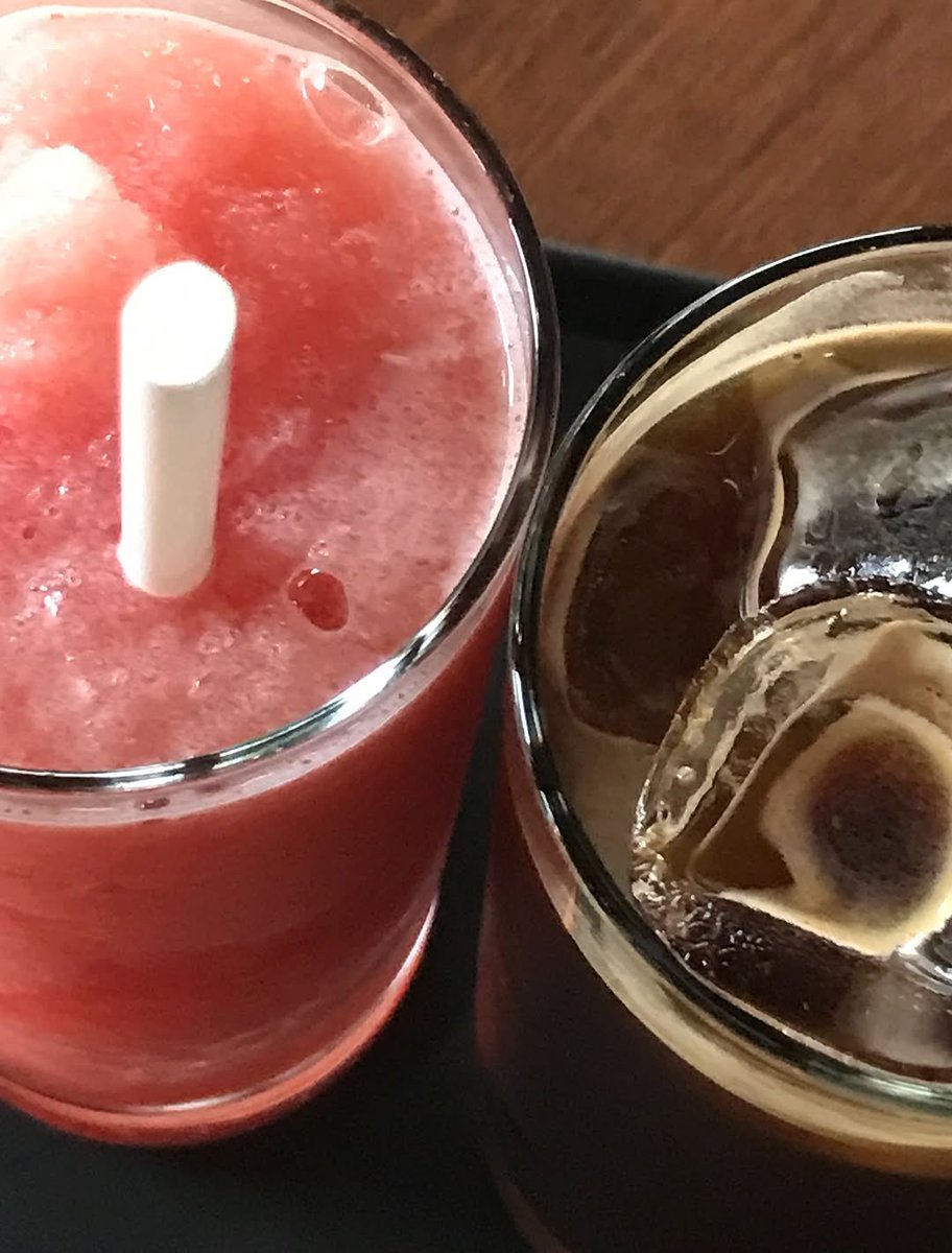 中央に小さな凹み、匂いあり、内部は綺麗です 中央に小さな凹み、匂いあり、内部は綺麗です