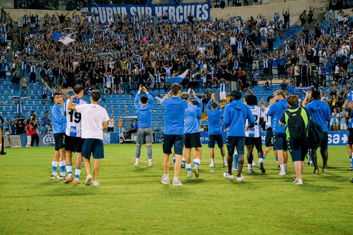 Animamos a todos los herculanos a vivir el partido con nosotros en la grada de animación!!! MACHO HERCULES!! #YoConMiBufanda <a href="/cfhercules/">Hércules CF 💙🤍💯</a>