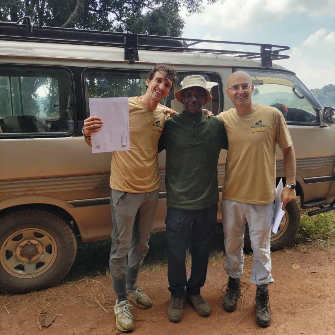 bhrafikitours's tweet photo. Our clients this morning just completed their Gorilla Trekking in Ruhija, Bwindi Impenetrable Forest

Do you see how smart they look rocking our @bhrafikitours T-shirts?

Thanks @abi_nze for the plug!

Book your safari today:
📲WhatsApp: +256742795776
📧bookings@bhrafikitours.com https://t.co/Uf719IdABk