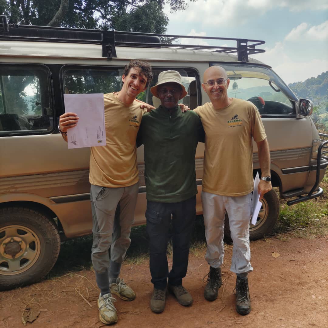 bhrafikitours's tweet photo. Our clients this morning just completed their Gorilla Trekking in Ruhija, Bwindi Impenetrable Forest

Do you see how smart they look rocking our @bhrafikitours T-shirts?

Thanks @abi_nze for the plug!

Book your safari today:
📲WhatsApp: +256742795776
📧bookings@bhrafikitours.com https://t.co/Uf719IdABk