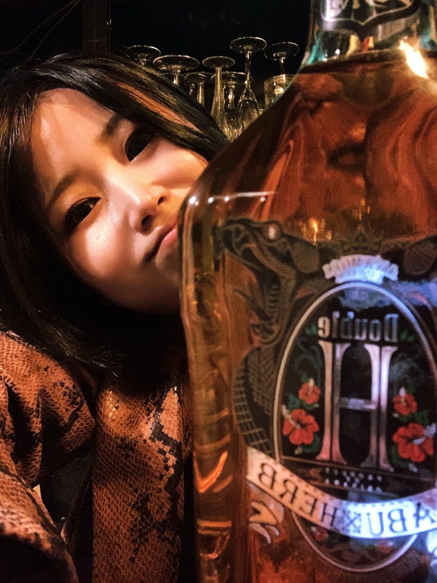 今夜　8/28(木) エデン日暮里います！

巳年の巳の日にハブ酒を出すバー
みなきんぐさんは年女🐍

平成1桁ガチババアがなんか話題になってますが、平成の流行や同世代のあるあるにも全然ついていけなかった平成元年36歳独身女性が幅広い世代の皆様のご来店をお待ち申し上げております。

<a href="/EBE_Nippori/">イベントバー エデン日暮里🍸【場所代無料の1日店長バー】</a>