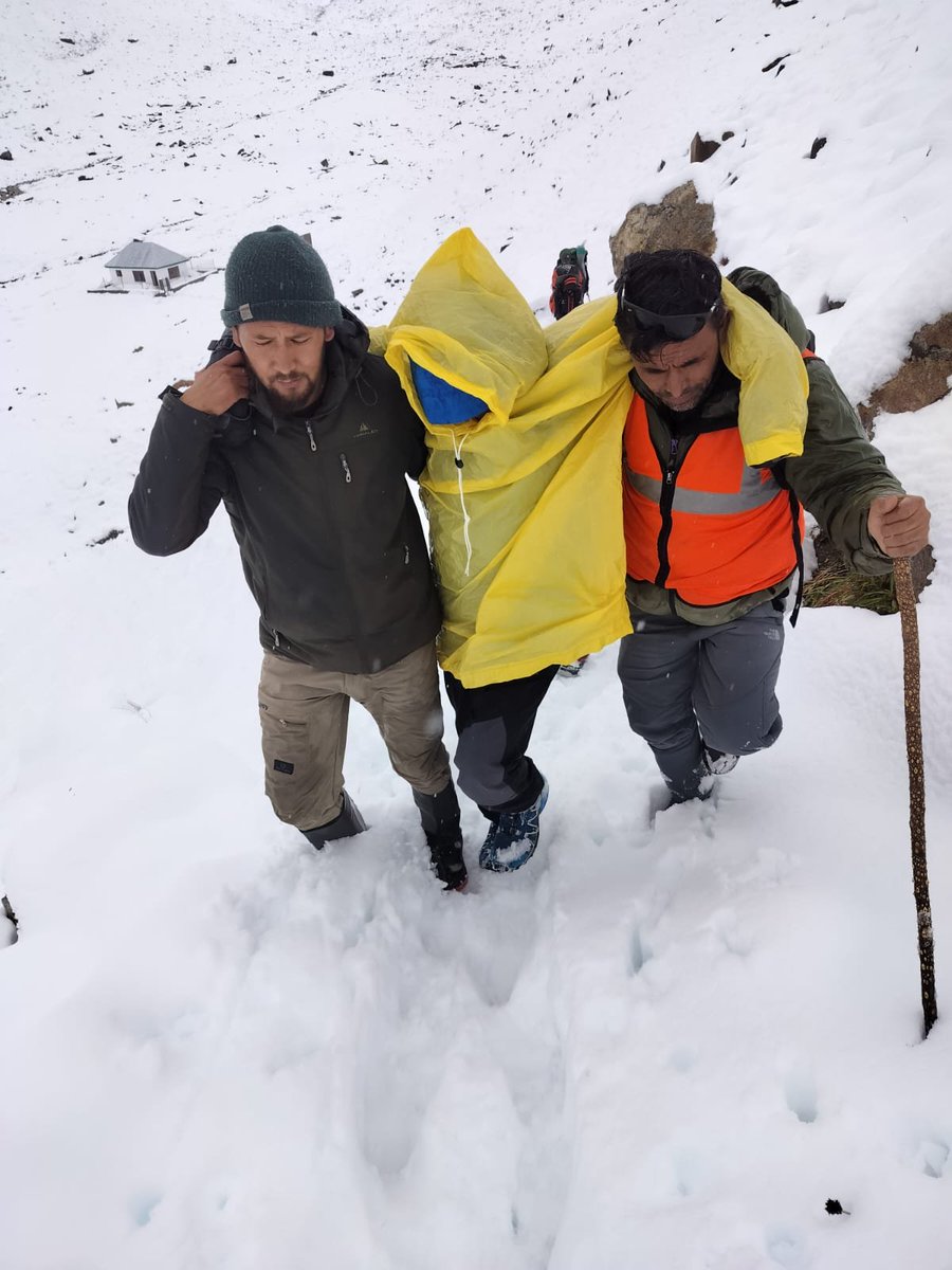 airnewsalerts's tweet photo. #Ladakh: Union Territory Disaster Response Force, Kargil, has carried out a daring rescue operation on the treacherous Nun Kun Summit Trek, saving the lives of nearly 40 stranded mountaineers amid severe snowstorms and sub-zero temperatures.
Officials said #UTDRF teams braved extreme weather, steep terrain, and fading visibility to reach the distressed climbers.
Eyewitnesses hailed the team’s courage and professionalism, which averted a major tragedy.
The operation is ongoing to bring all climbers to safety.