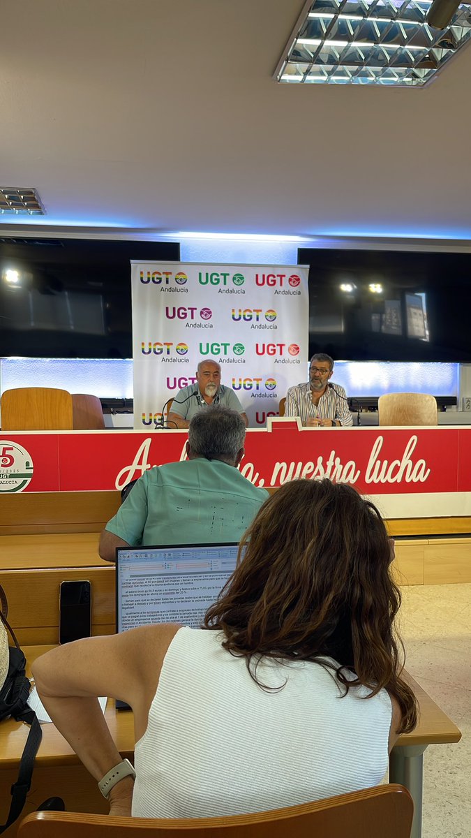 🌿 El #Verdeo2025 generará 45K empleos en Sevilla.
📉 En Aljarafe será una campaña corta (15-20 días) por la lluvia de primavera.
🌱 Mejores previsiones en la Sierra Sur y el Bajo Guadalquivir.
👩‍🌾 El 60% de las cartillas agrícolas son de mujeres: exigimos igualdad en contratacion